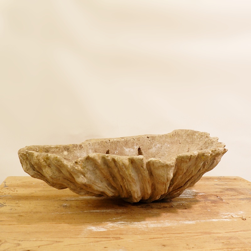 Antique ciment Shell Bird Bath